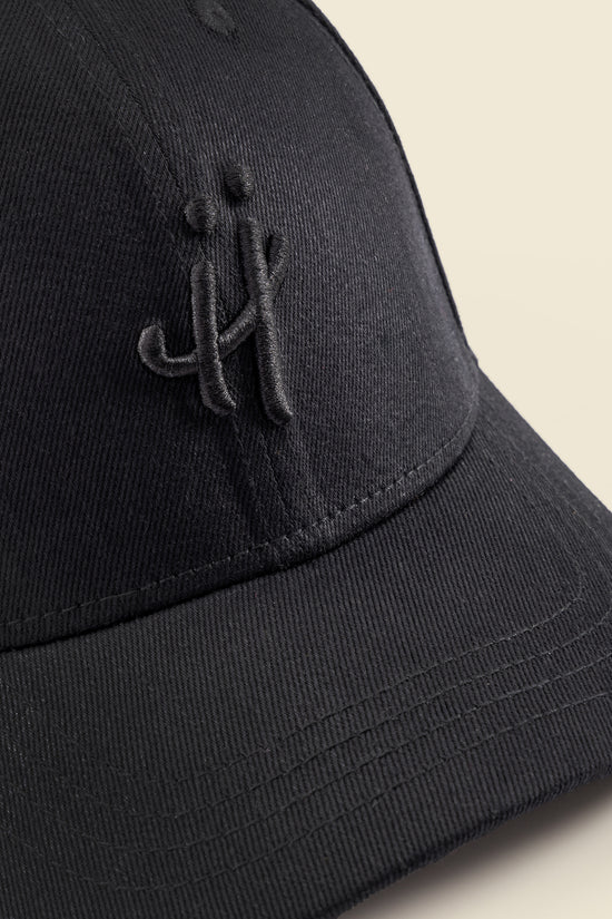 'The black signature’ cap
