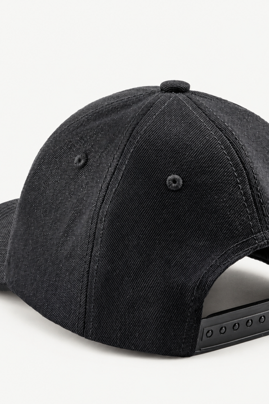 'The black signature’ cap