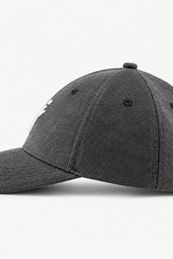 "The signature H" cap
