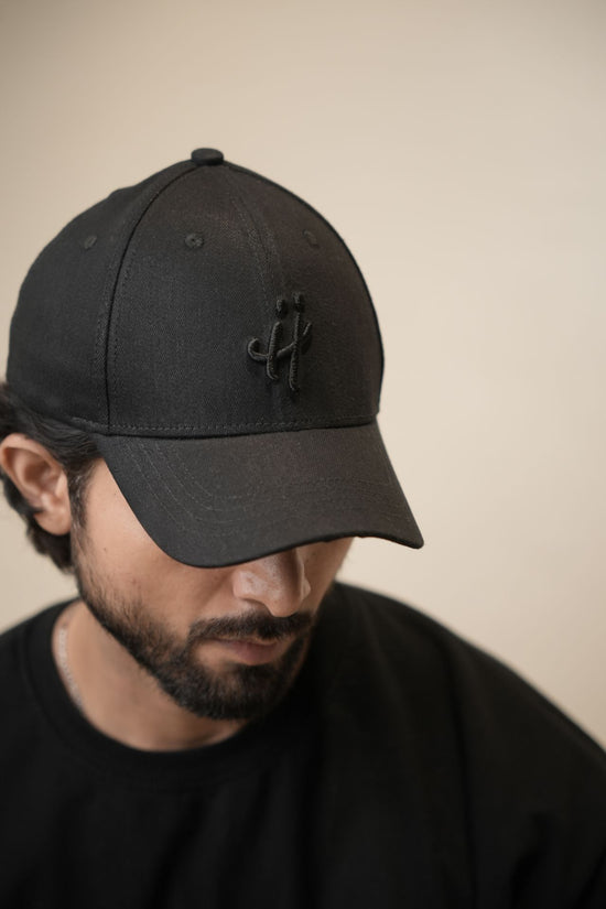 'The black signature’ cap