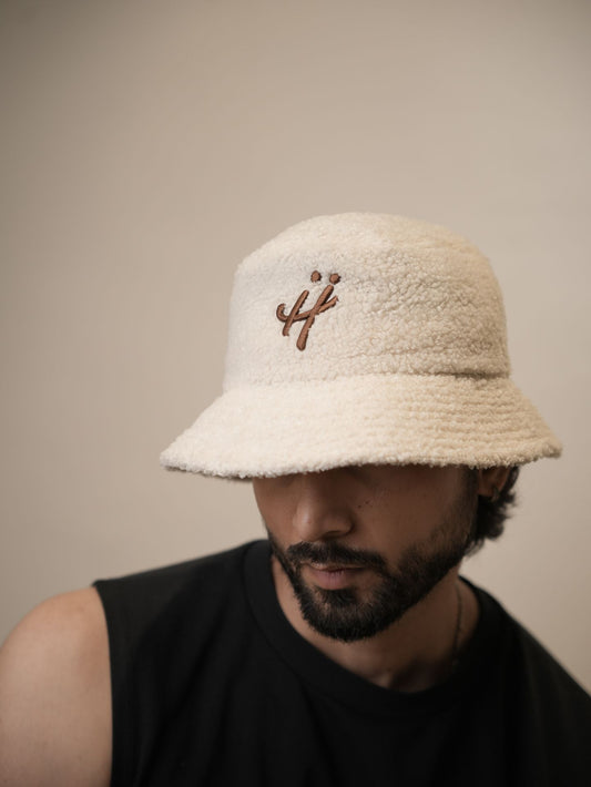 "The signature H" beige bucket hat